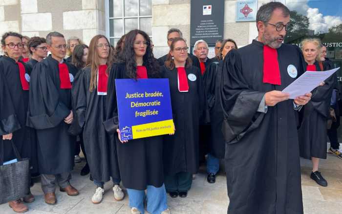 Réforme contestée : les avocats ne lâchent pas