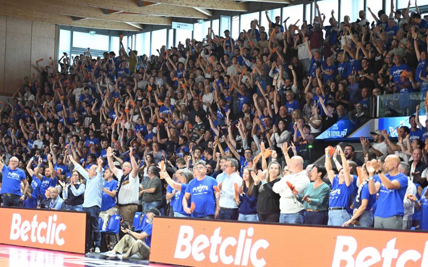 Ambiance brûlante et finale historique