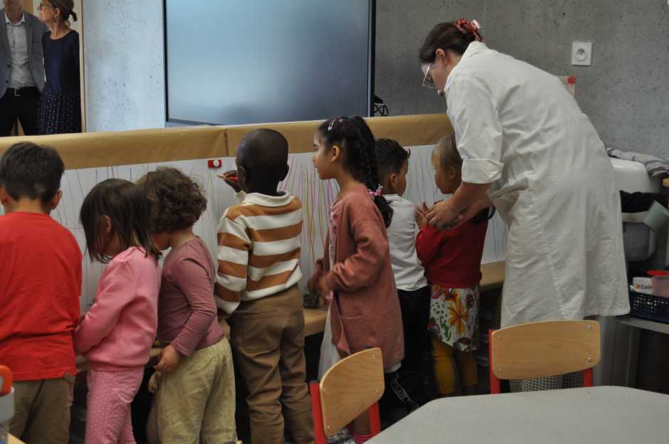 Rentrée scolaire : le recteur en visite à l’école maternelle de Montmidi