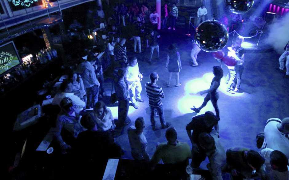 Les boîtes de nuit  cherchent la lumière