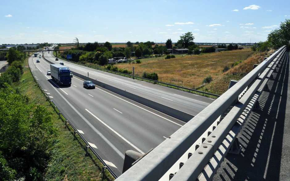 Un mort dans une collision sur l'A10 à hauteur de Jaunay-Marigny
