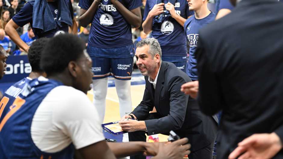 Basket/Elite 2 - Poitiers s’incline logiquement dans la forteresse roannaise (94-75)