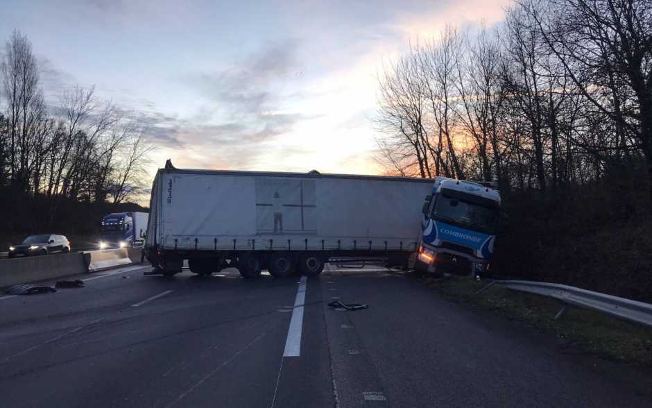 A10 : un camion en portefeuille à hauteur de Beaumont-Saint-Cyr