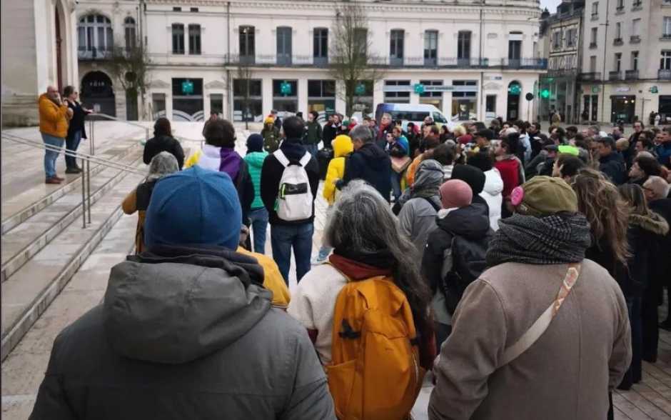 Après l'agression homophobe, 150 personnes en soutien à la victime à Poitiers