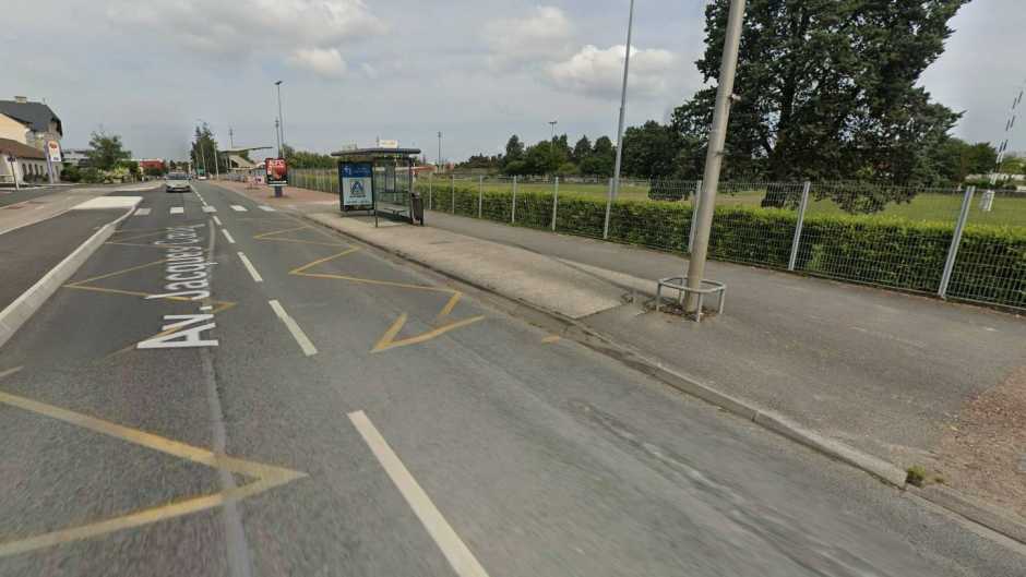 Poitiers : percutée par une voiture en trottinette, une jeune femme succombe à ses blessures