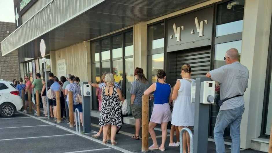 « C’est un véritable raz-de-marée » : les pharmacies face à la ruée des lunettes d’éclipse