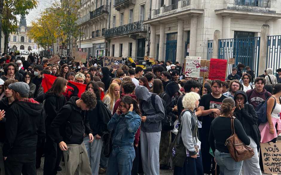 Mobilisation lycéenne : dix établissements concernés, des perturbateurs dans le cortège poitevin