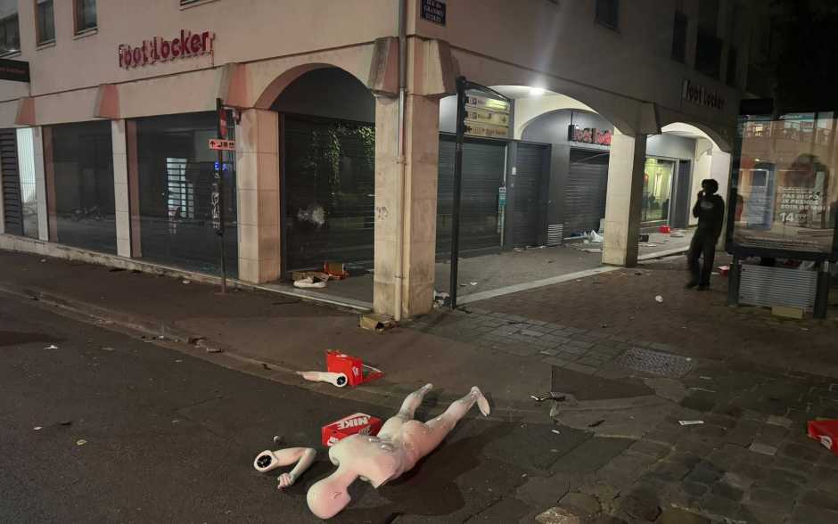 Plus de 6 000 personnes dans la Vienne, des magasins pillés à Poitiers