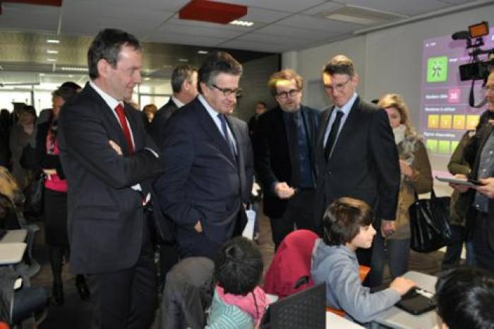 Vincent Peillon inaugure Canopé