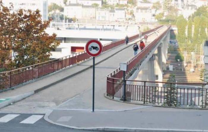 Un pont pour la passerelle