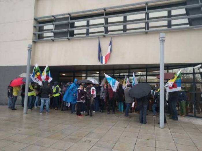 Les agents du Cned défient leur directeur général