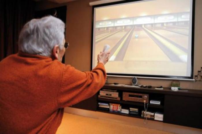 Seniors : tablettes et consoles à la rescousse