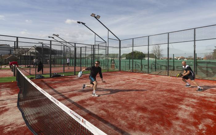 Le padel, l’essayer c’est l’adopter !