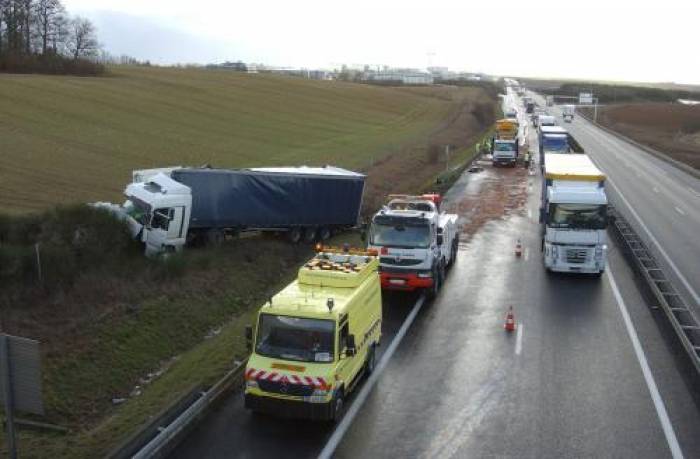 Collision entre un camion et un véhicule de Cofiroute sur l'A10