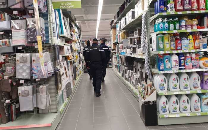 Poitiers : Auchan, Leclerc et Géant Casino contraints de fermer leurs galeries commerciales