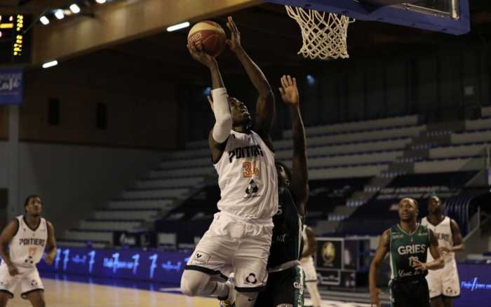 Basket - Poitiers enfin au complet