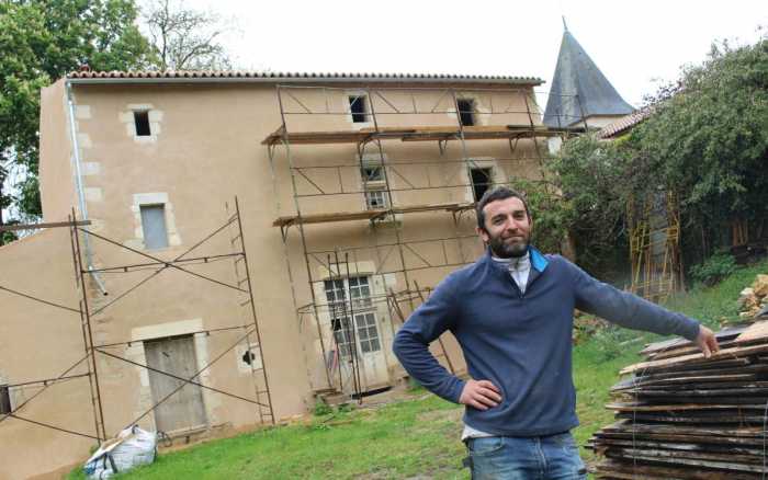 A Quinçay, il réhabilite un ancien presbytère