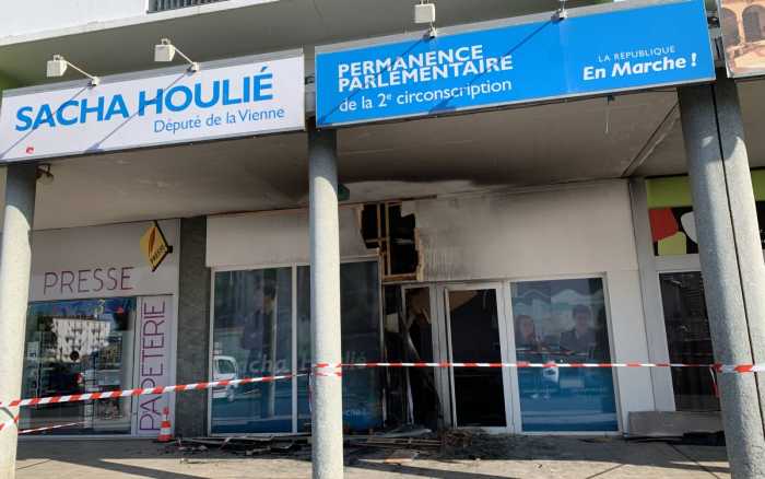 Incendie volontaire devant la permanence de Sacha Houlié