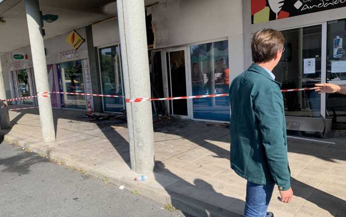 Permanence parlementaire incendiée : la police lance un appel à témoins