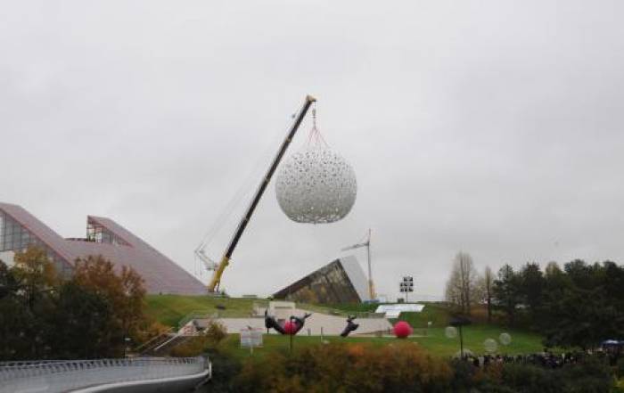 Une boule sur orbite