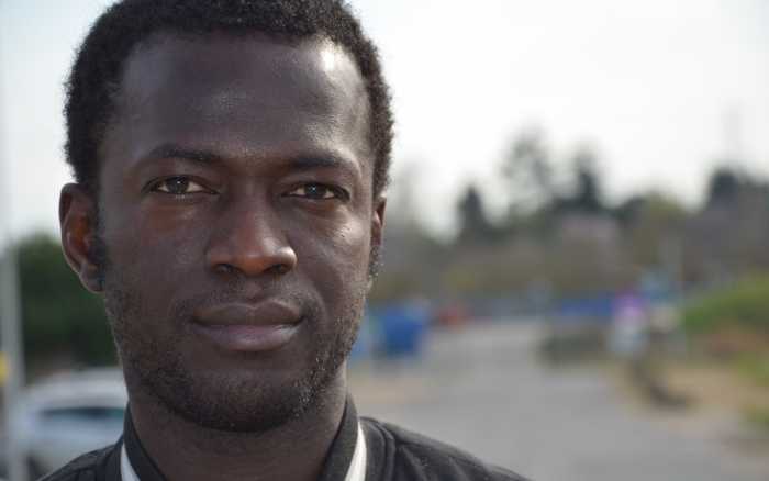 Menacé d'expulsion, le jeune Ousmane obtient un récepissé et un emploi
