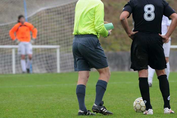 Football - Les arbitres face à la violence