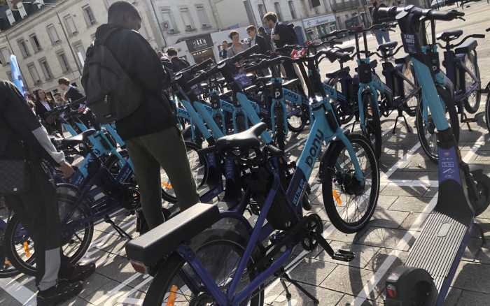 Des vélos électriques et des trottinettes en libre-service à Poitiers