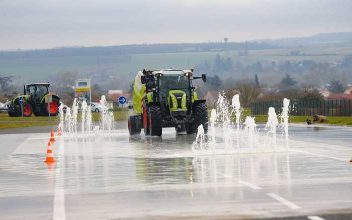 Les agriculteurs,  ces usagers de la route