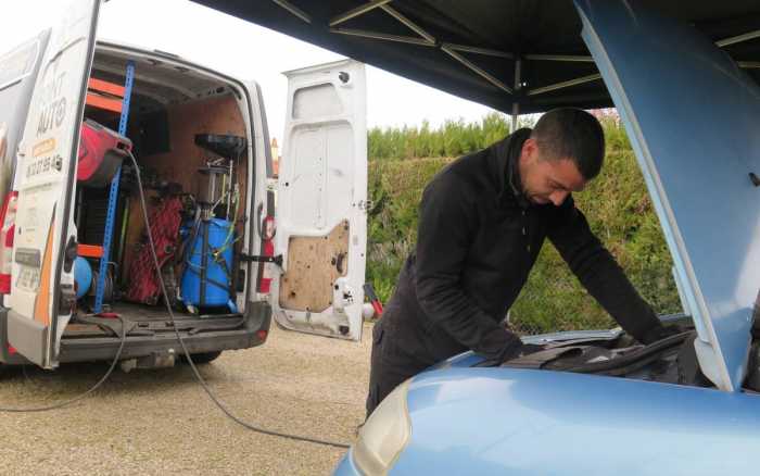 Des mécaniciens sans garage