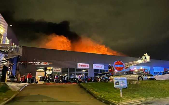 Poitiers - Important incendie dans un magasin proche de l'aéroport
