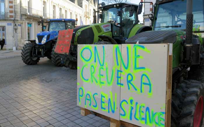 Les agriculteurs font barrage