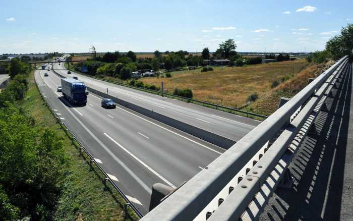 Un mort dans une collision sur l'A10 à hauteur de Jaunay-Marigny