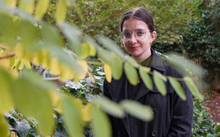 Julie Bousquet, la plume dans le plaie