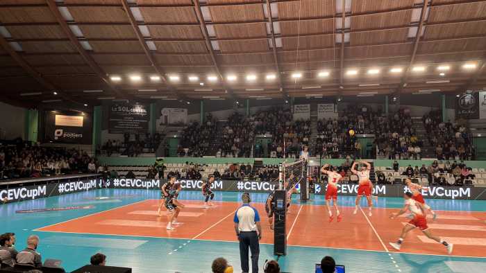 Volley/ Coupe CEV - Poitiers réalise l'exploit face à Bucarest au golden set