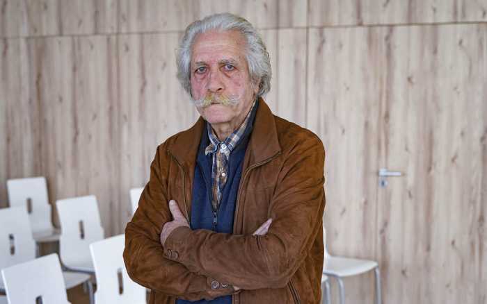 José-Antonio Suarez-Pazos, en toile de fond