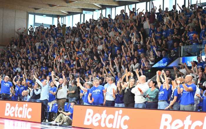 Ambiance brûlante et finale historique