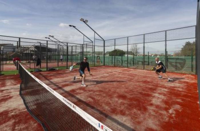 Le padel, l'essayer, c'est l'adopter !