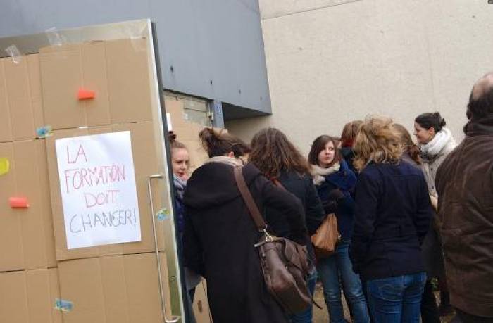 Les futurs enseignants manifestent