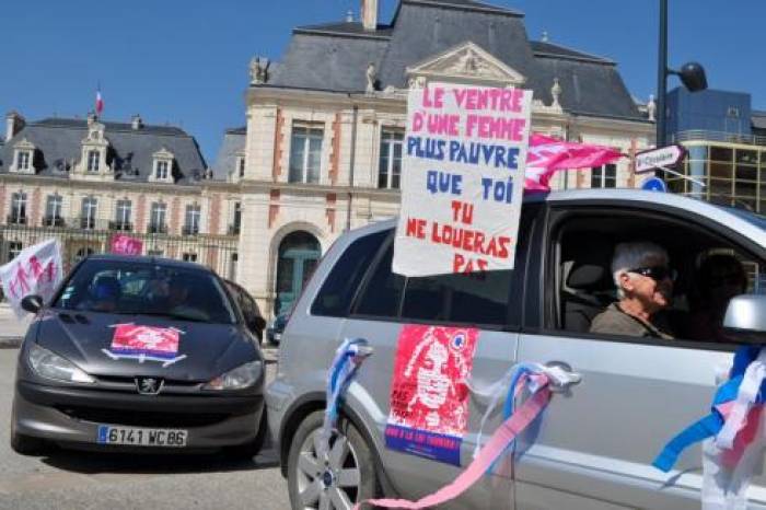 145 voitures défilent devant la Préfecture