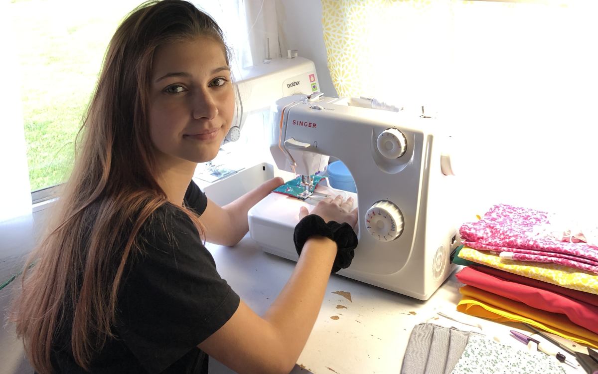 Louane Lyceenne Et Couturiere Solidaire Le7 Info